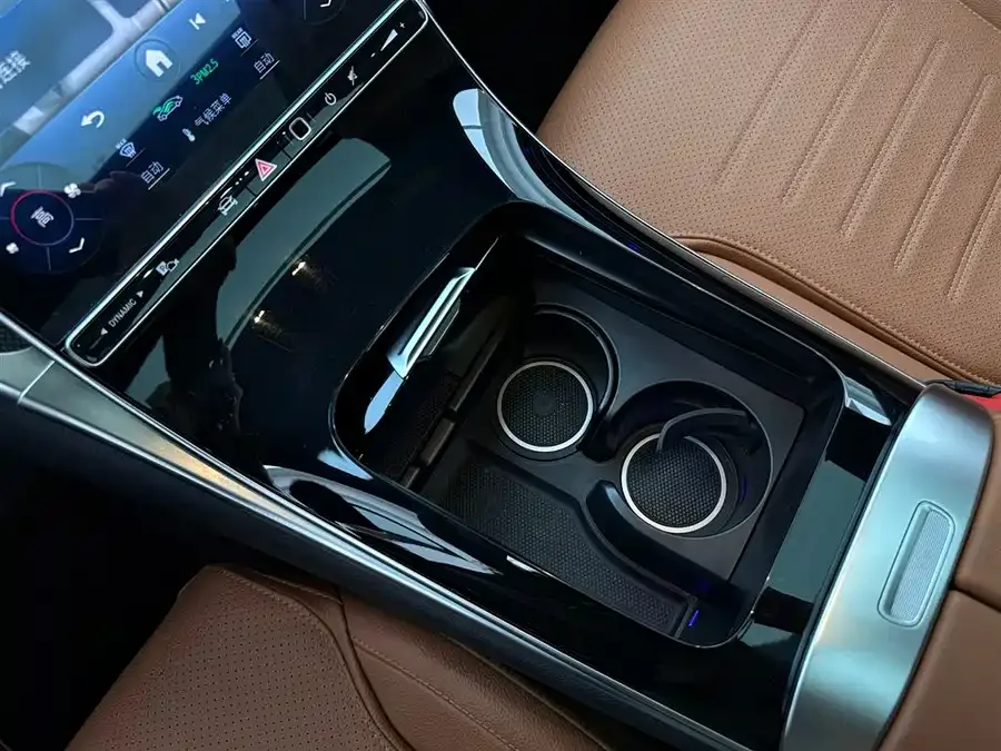 Mercedes-Benz GLC-Class Mercedes-Benz GLC 2023 GLC 260 L 4MATIC dynamic 7-seater 2023 — миниатюра 4