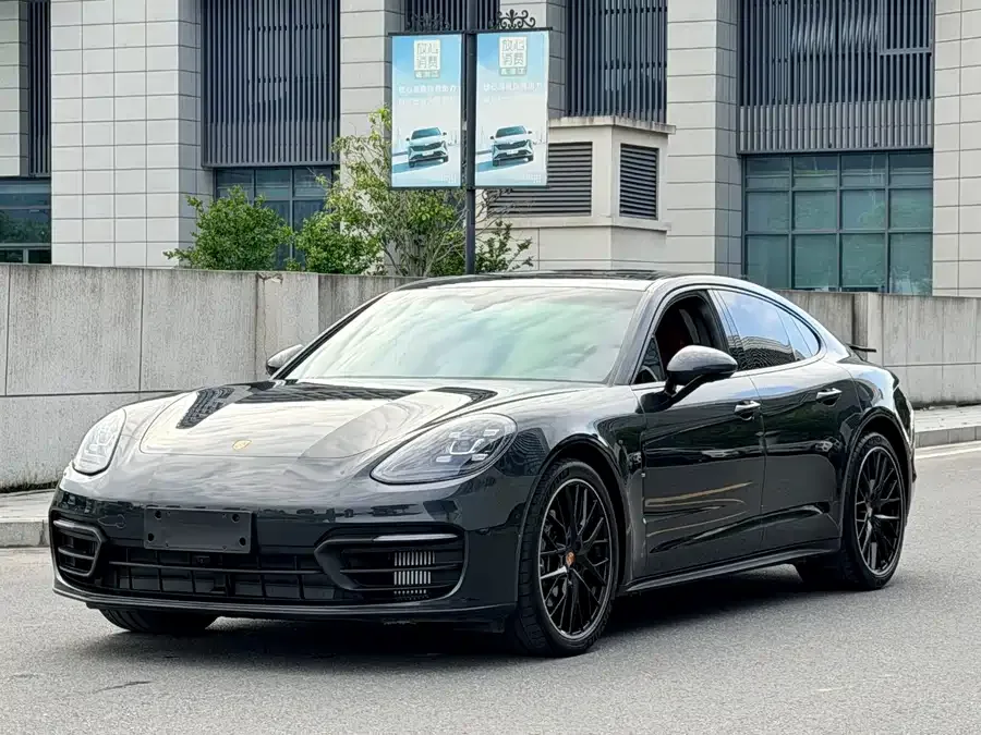 Porsche Panamera 2023