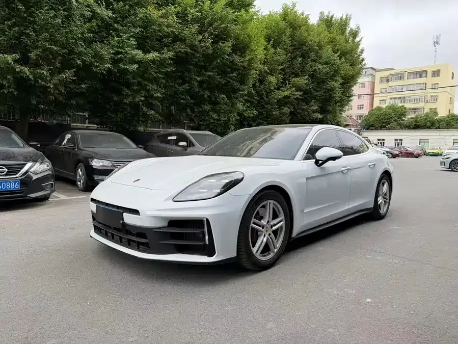 Porsche Panamera 2025