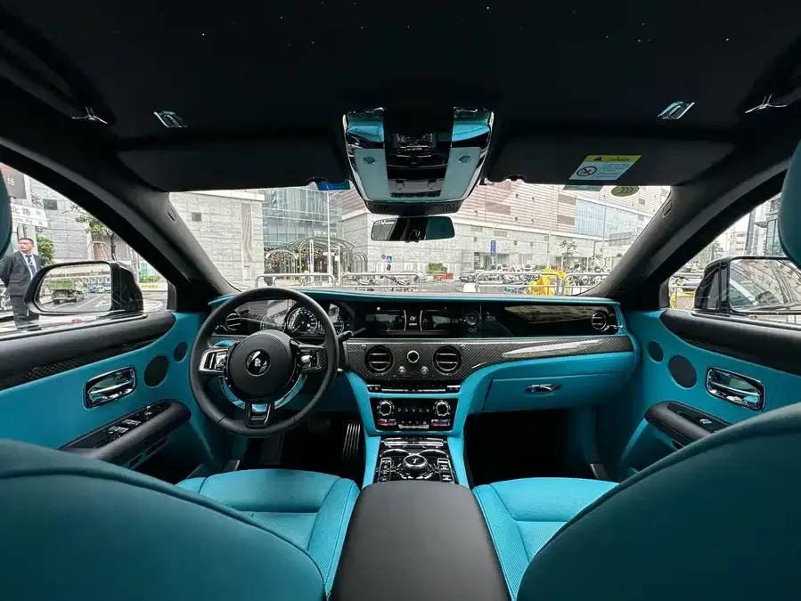 Rolls-Royce Ghost Ghost 2022 6.7T Black Badge 2023 — миниатюра 2