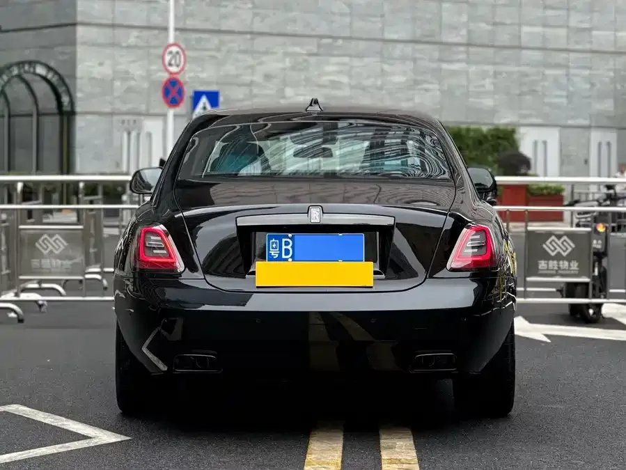 Rolls-Royce Ghost Ghost 2022 6.7T Black Badge 2023 — миниатюра 3