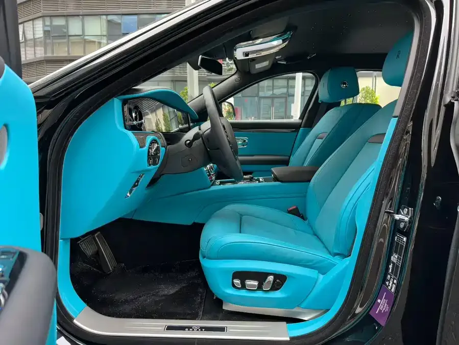 Rolls-Royce Ghost Ghost 2022 6.7T Black Badge 2023 — миниатюра 4