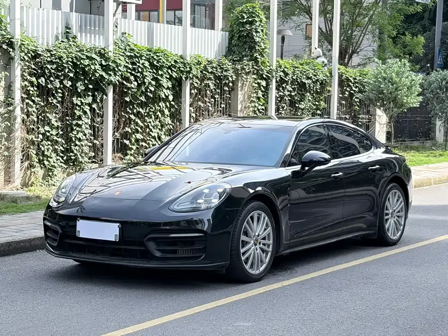 Porsche Panamera 2023
