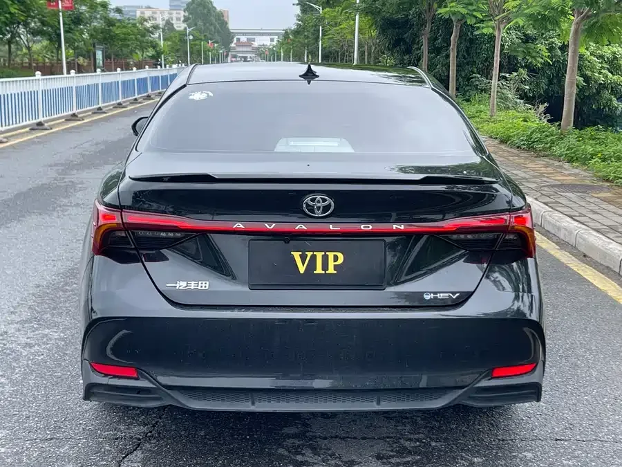 Toyota Avalon 2024 Avalon Hybrid 2.0L Premium Edition 2024 — миниатюра 2