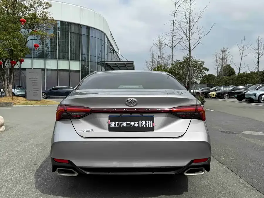 Toyota Avalon Asia Dragon 2022 2.0L Enterprising Edition 2022 — миниатюра 4