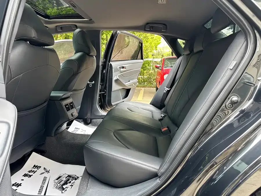 Toyota Avalon Avalon 2023 2.0L Luxury Edition 2023 — миниатюра 5