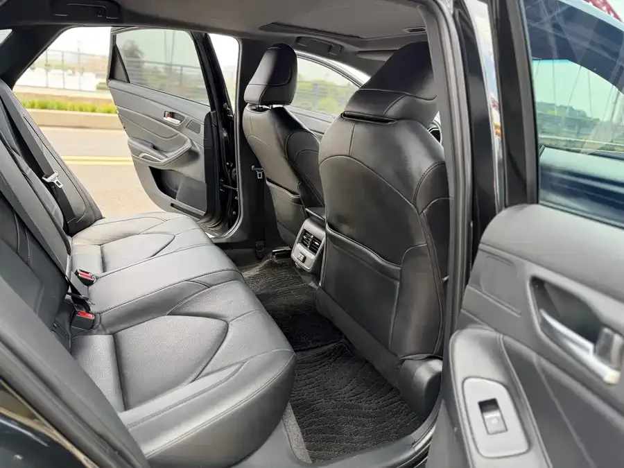 Toyota Avalon Asia Dragon 2022 2.0L Deluxe Edition 2023 — миниатюра 2