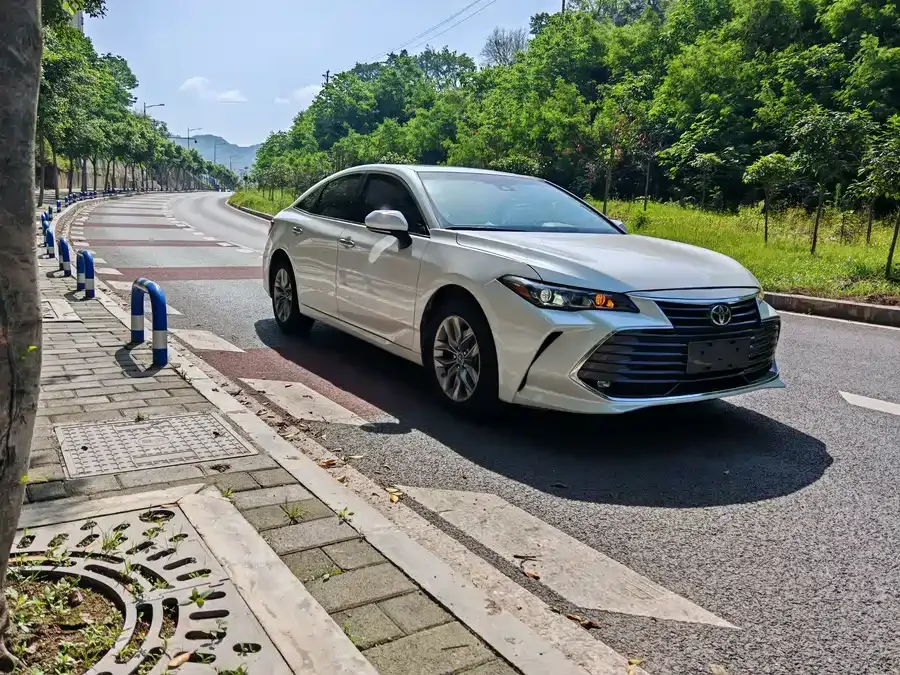 Toyota Avalon Asia Dragon 2019 2.0L Deluxe Edition National VI 2022 — фото 1, купить с доставкой в Москву