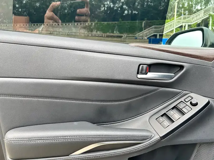 Toyota Avalon Asia Dragon 2022 2.0L Enterprising Edition 2023 — миниатюра 4