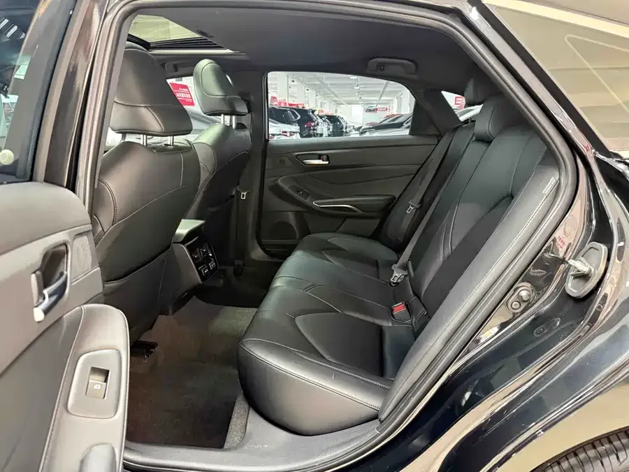 Toyota Avalon 2022 Avalon 2.0L XLE Premium Edition 2023 — миниатюра 4
