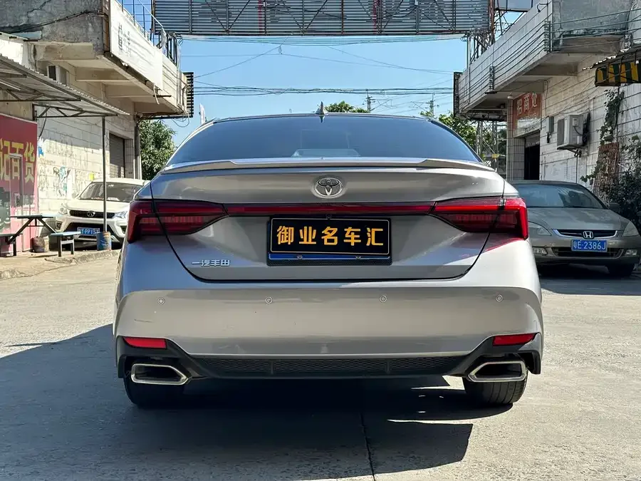 Toyota Avalon Asia Dragon 2022 2.5L Deluxe Edition 2022 — миниатюра 4