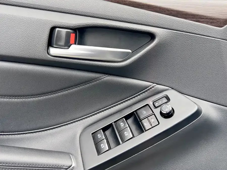 Toyota Avalon Avalon 2023 2.0L Progressive Edition 2023 — миниатюра 4