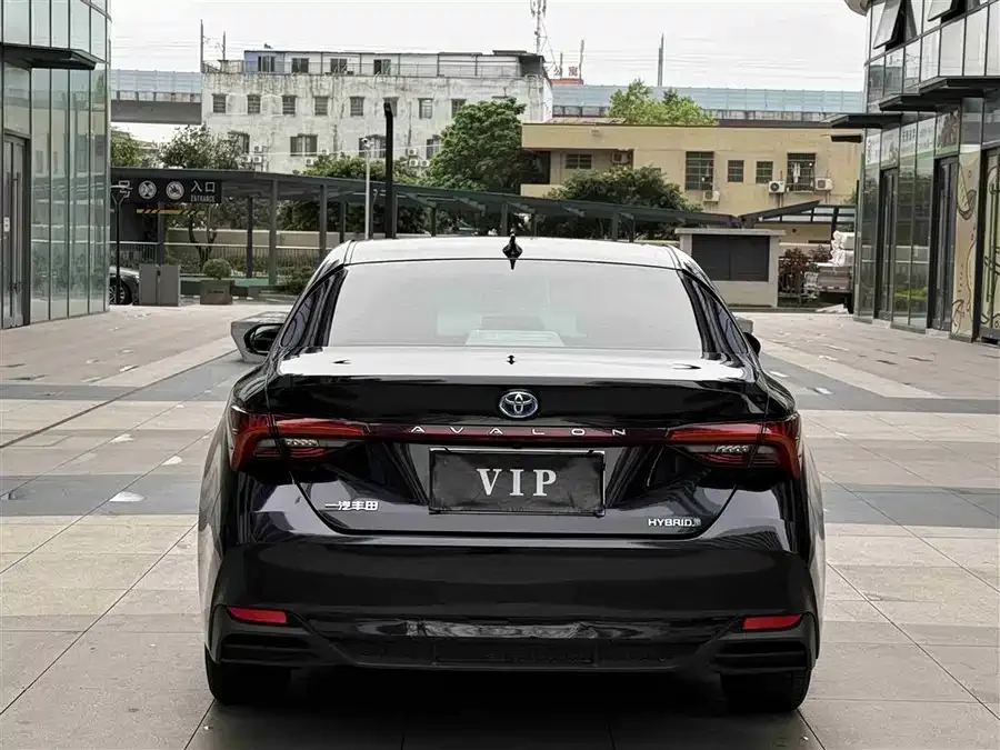 Toyota Avalon 2022 Avalon Hybrid 2.5L Luxury Edition 2022 — миниатюра 2