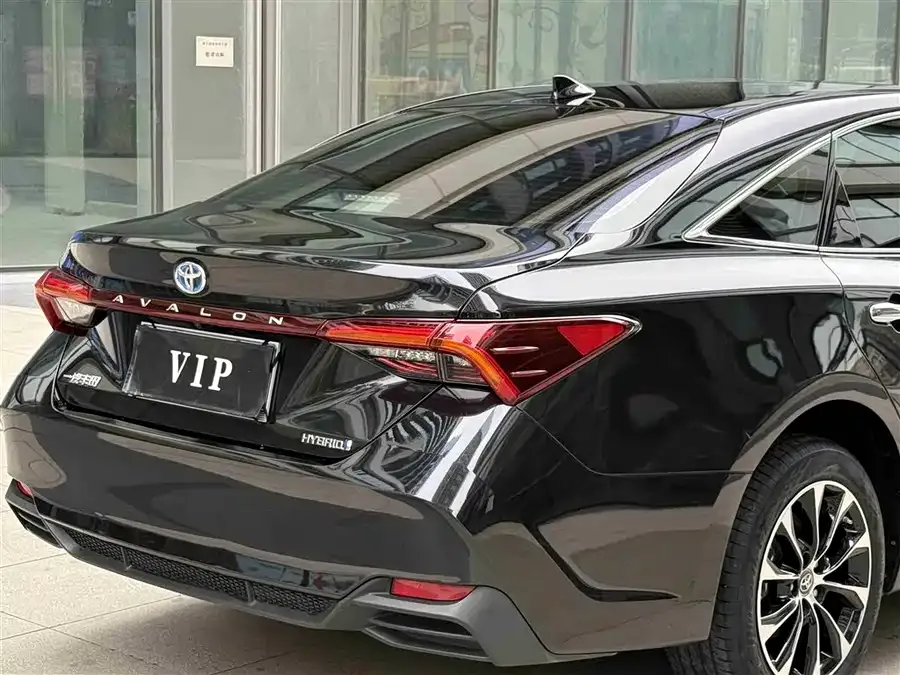 Toyota Avalon 2022 Avalon Hybrid 2.5L Luxury Edition 2022 — миниатюра 3