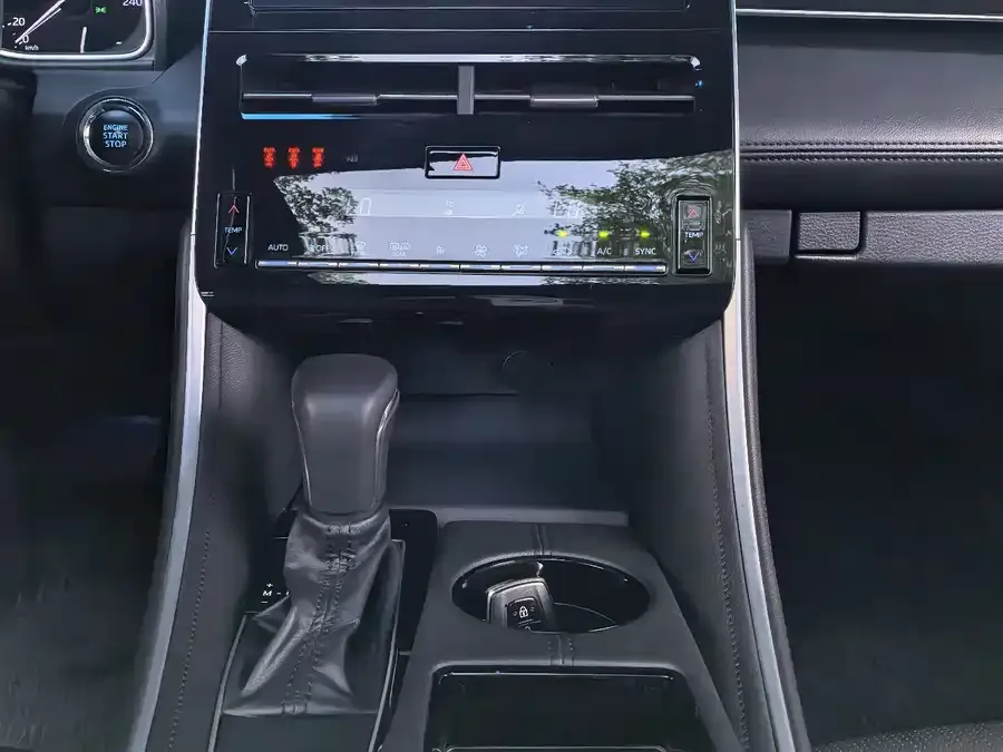 Toyota Avalon Avalon 2023 2.0L Premium Edition 2023 — миниатюра 4