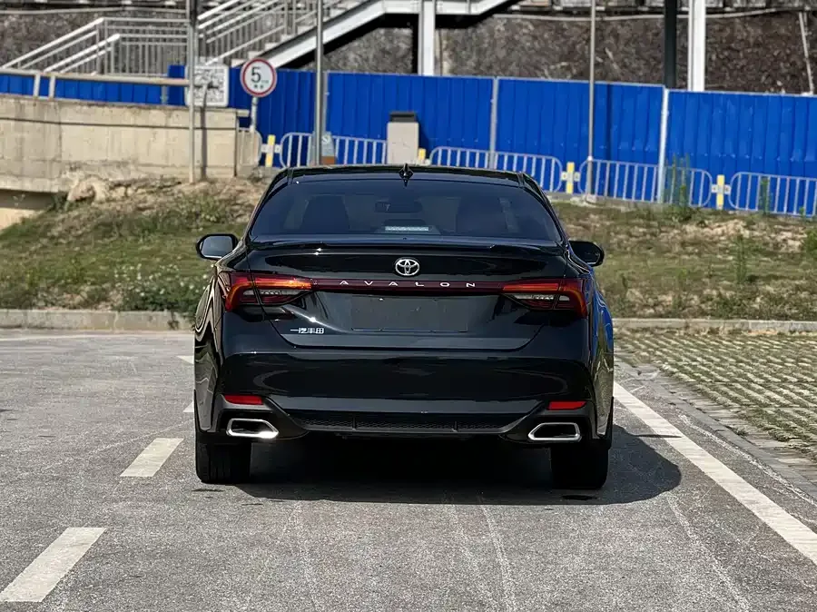 Toyota Avalon Avalon 2023 2.5L Luxury Edition 2024 — миниатюра 2