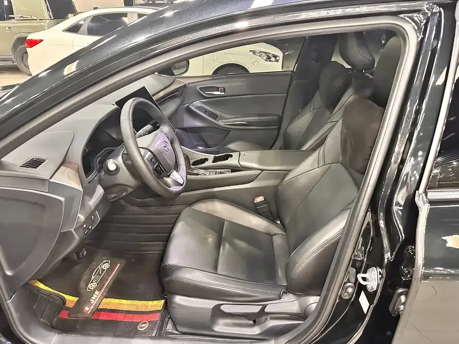 Toyota Avalon Avalon 2024 2.0L Progressive Edition 2025 — миниатюра 2