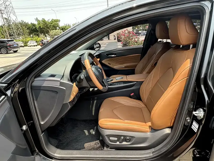 Toyota Avalon 2019 Avalon Hybrid 2.5L XLE Premium Edition National VI 2022 — миниатюра 2