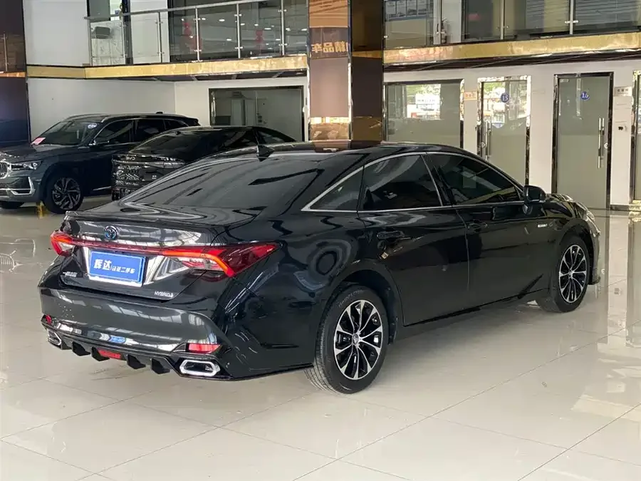 Toyota Avalon 2022 Avalon Hybrid 2.5L Luxury Edition 2023 — миниатюра 2