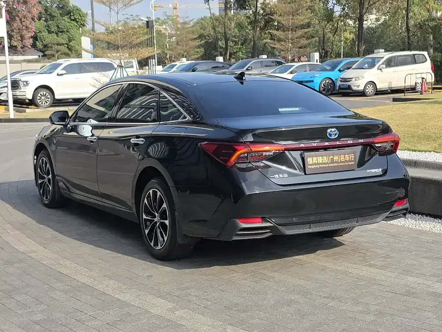 Toyota Avalon 2022 Avalon Hybrid 2.5L Luxury Edition 2022 — миниатюра 2