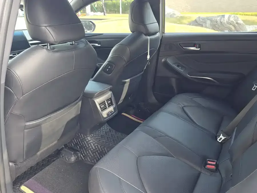 Toyota Avalon 2022 Avalon Hybrid 2.5L Luxury Edition 2022 — миниатюра 4