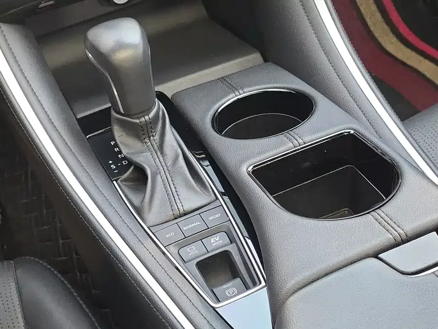Toyota Avalon 2022 Avalon Hybrid 2.5L Luxury Edition 2022 — миниатюра 5
