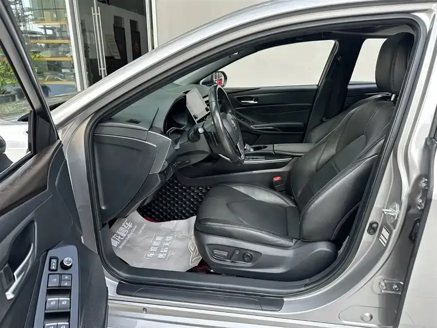 Toyota Avalon Asia Dragon 2021 2.5L Deluxe Edition 2022 — миниатюра 3