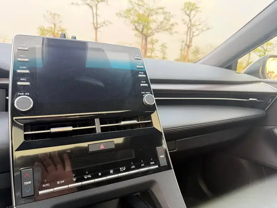 Toyota Avalon Asia Dragon 2022 2.0L Enterprising Edition 2022 — миниатюра 3