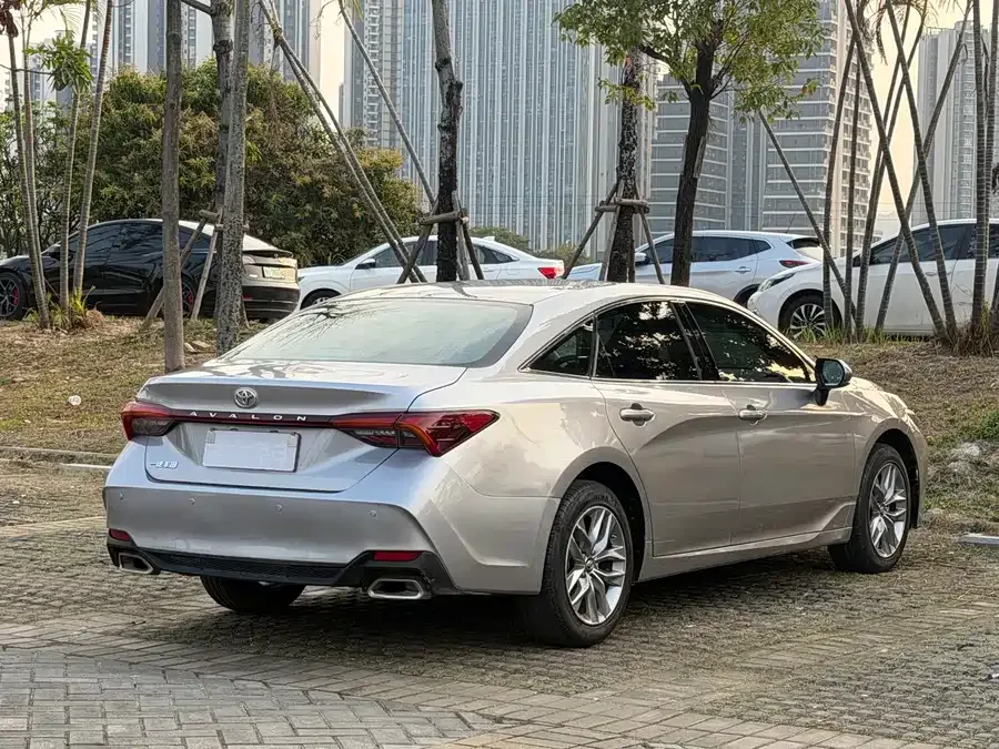 Toyota Avalon Asia Dragon 2022 2.0L Enterprising Edition 2022 — миниатюра 4