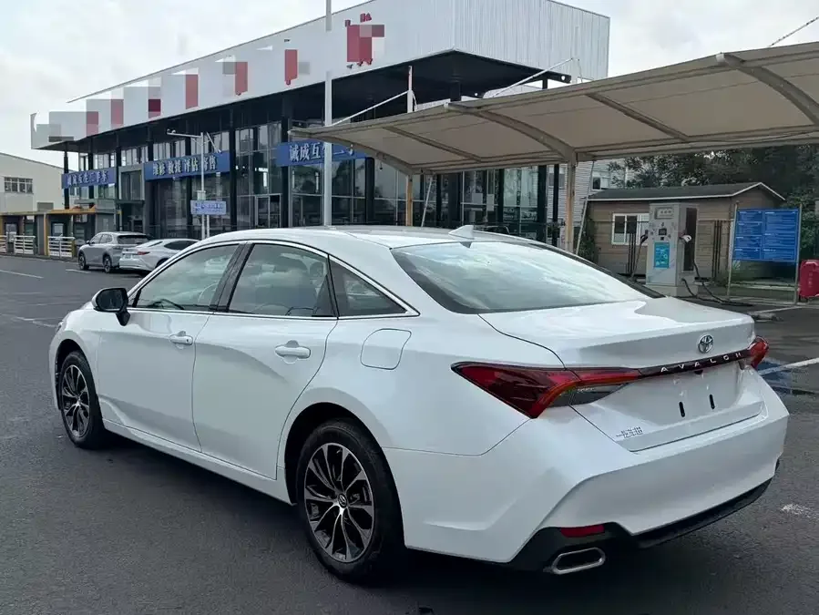 Toyota Avalon 2024 Avalon Hybrid 2.0L Premium Edition 2026 — миниатюра 3