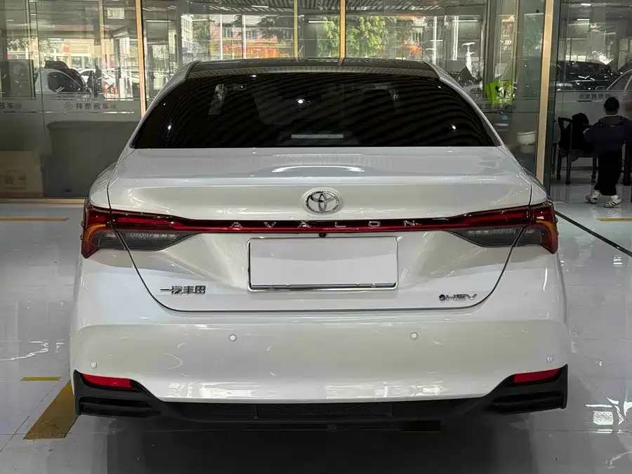 Toyota Avalon 2024 Avalon Hybrid 2.0L Luxury Edition 2025 — миниатюра 2