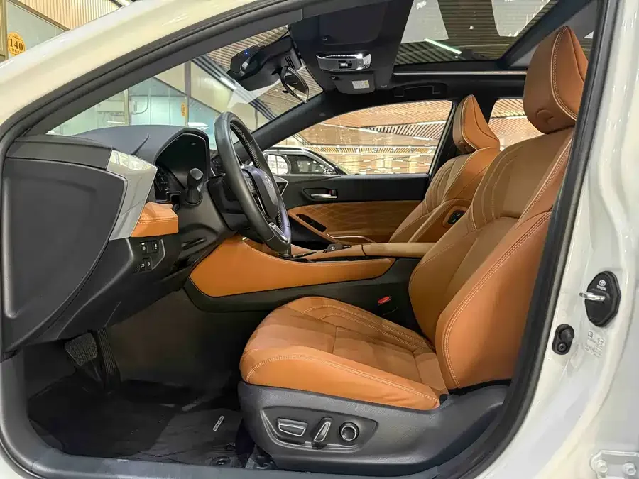 Toyota Avalon 2024 Avalon Hybrid 2.0L Luxury Edition 2025 — миниатюра 3