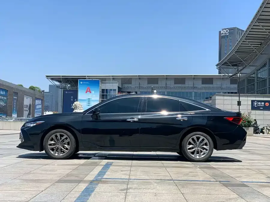 Toyota Avalon Asia Dragon 2021 2.5L Deluxe Edition 2022 — миниатюра 4