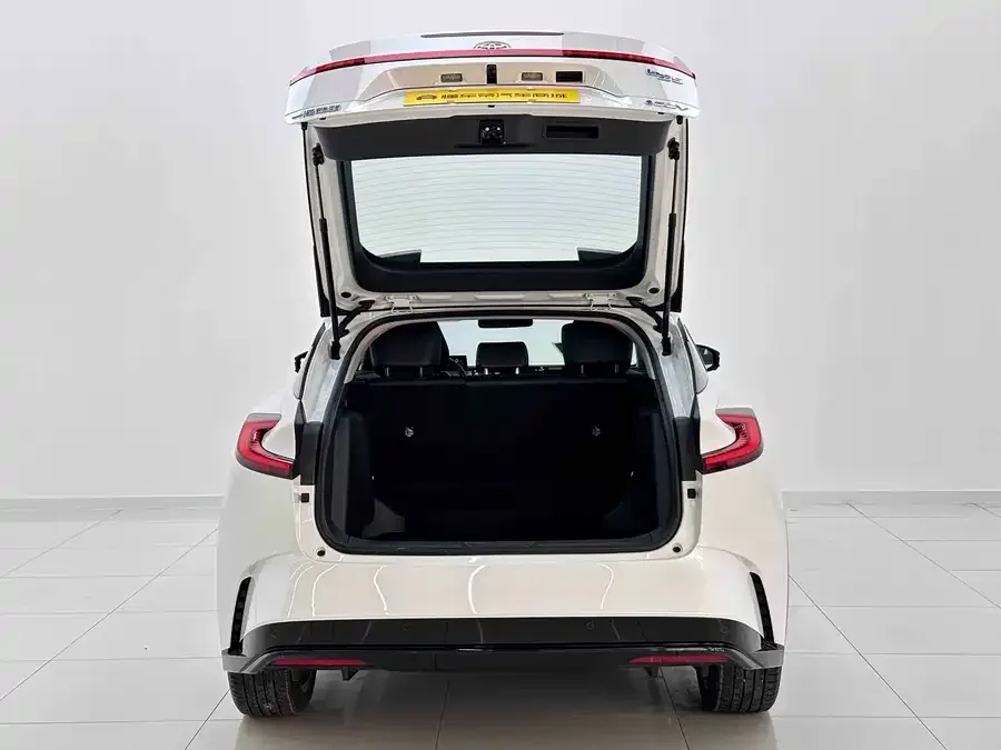 Toyota bZ 5 2025 550 PRO 2026 — миниатюра 3