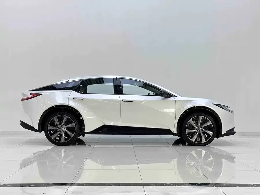Toyota bZ 5 2025 550 PRO 2026 — миниатюра 4