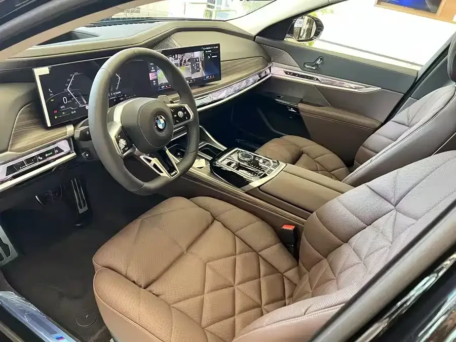 BMW 7 Series BMW 7 Series 2023 740Li Leading M Sport Package 2025 — миниатюра 3