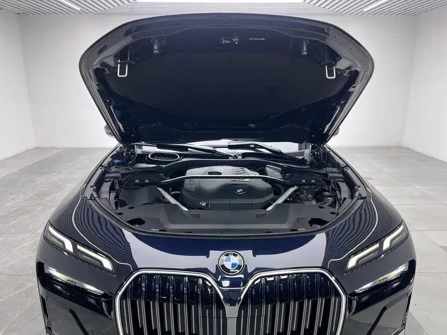 BMW 7 Series BMW 7 Series 2023 735Li M Sport Package 2024 — миниатюра 3