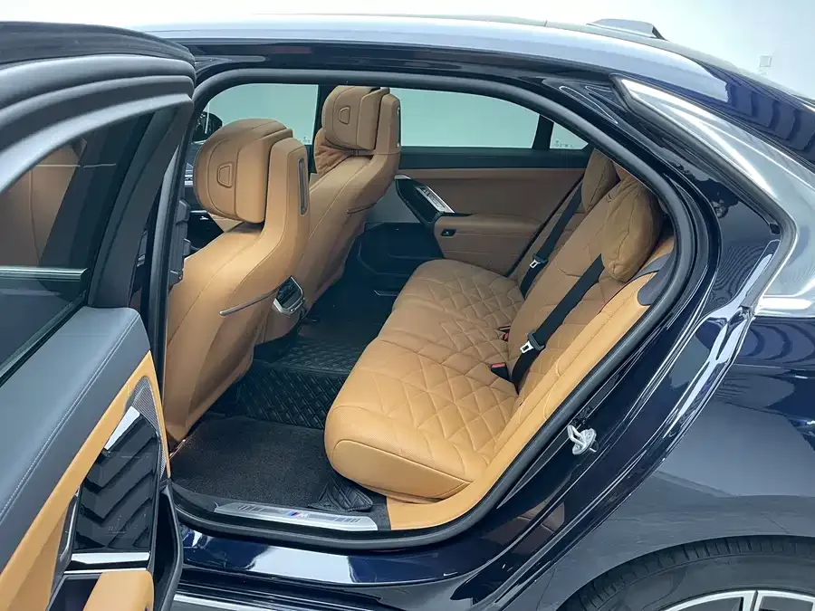 BMW 7 Series BMW 7 Series 2023 735Li M Sport Package 2024 — миниатюра 5