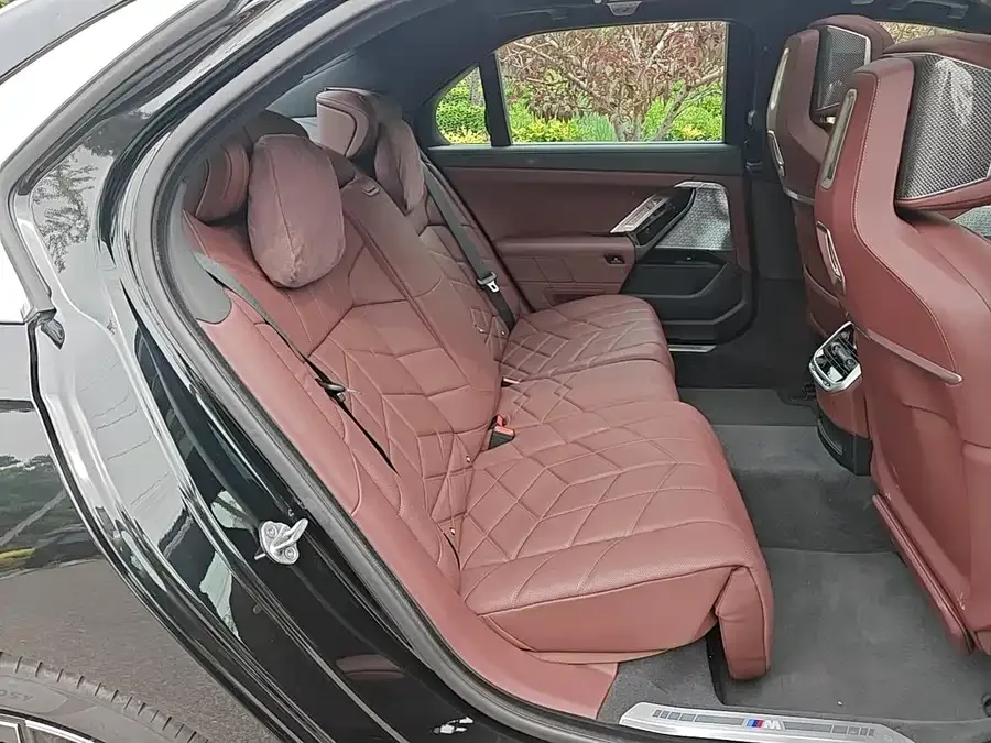BMW 7 Series BMW 7 Series 2023 740Li Exclusive M Sport Package 2025 — миниатюра 3