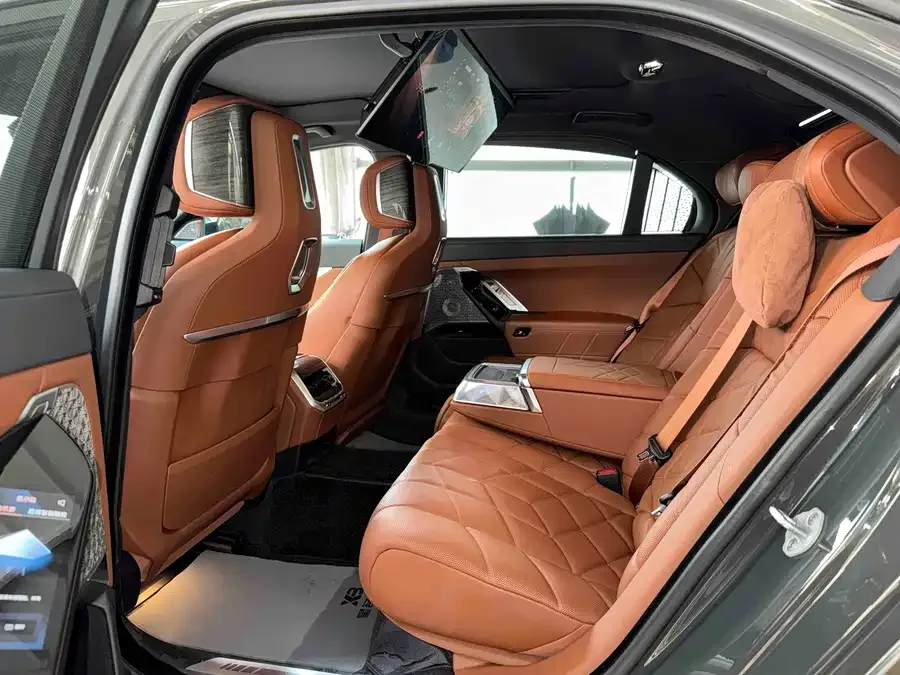 BMW 7 Series BMW 7 Series 2023 740Li Exclusive M Sport Package 2024 — миниатюра 2