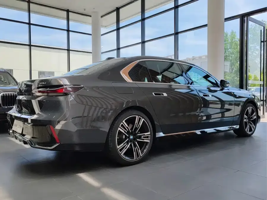 BMW 7 Series BMW 7 Series 2023 740Li Exclusive M Sport Package 2024 — миниатюра 2