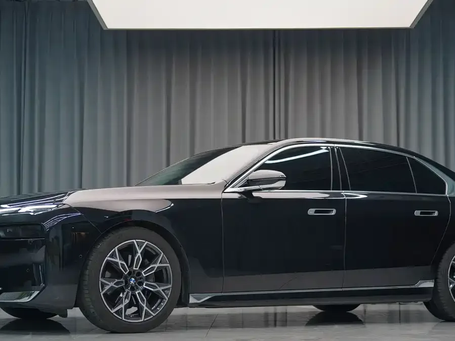 BMW 7 Series BMW 7 Series 2023 735Li Luxury Package 2025 — миниатюра 2