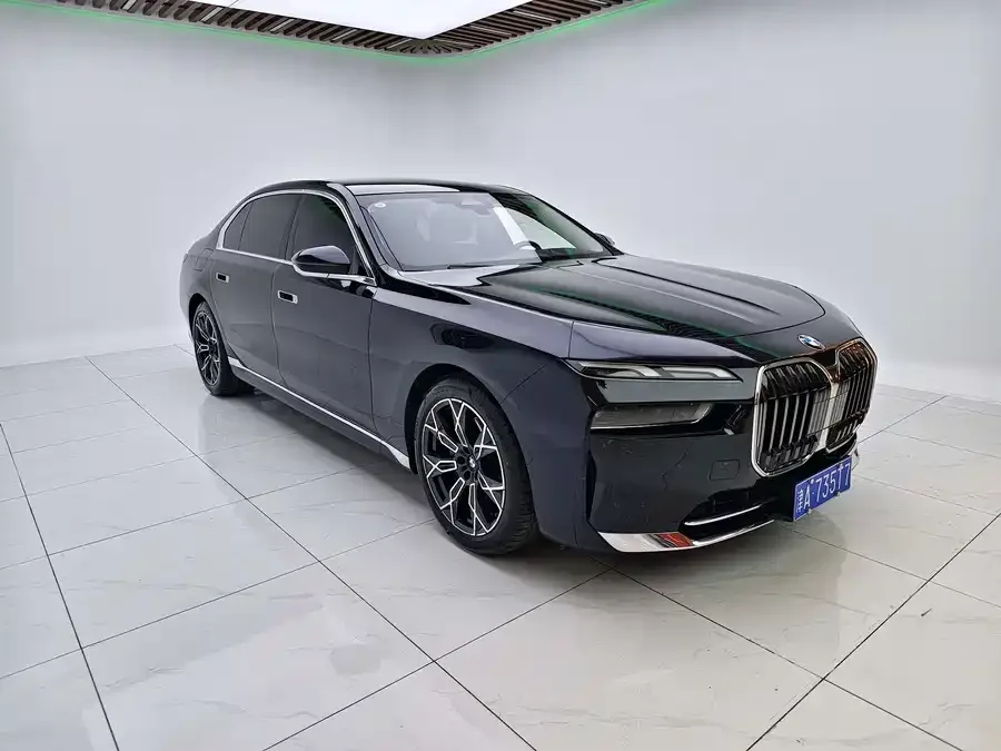 BMW 7 Series BMW 7 Series 2023 735Li Luxury Package 2023 — миниатюра 3