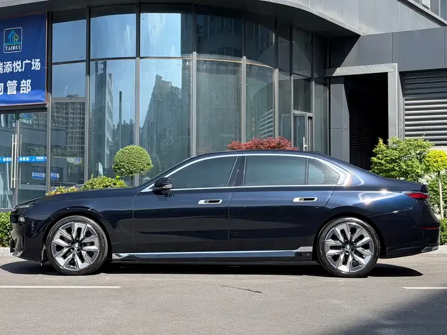 BMW 7 Series BMW 7 Series 2023 740Li Exclusive M Sport Package 2023 — миниатюра 2