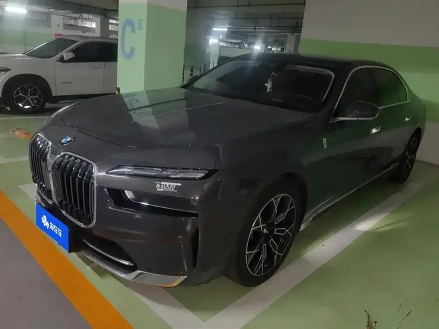 BMW 7 Series BMW 7 Series 2023 735Li Luxury Package 2025 — фото 1, купить с доставкой в Москву