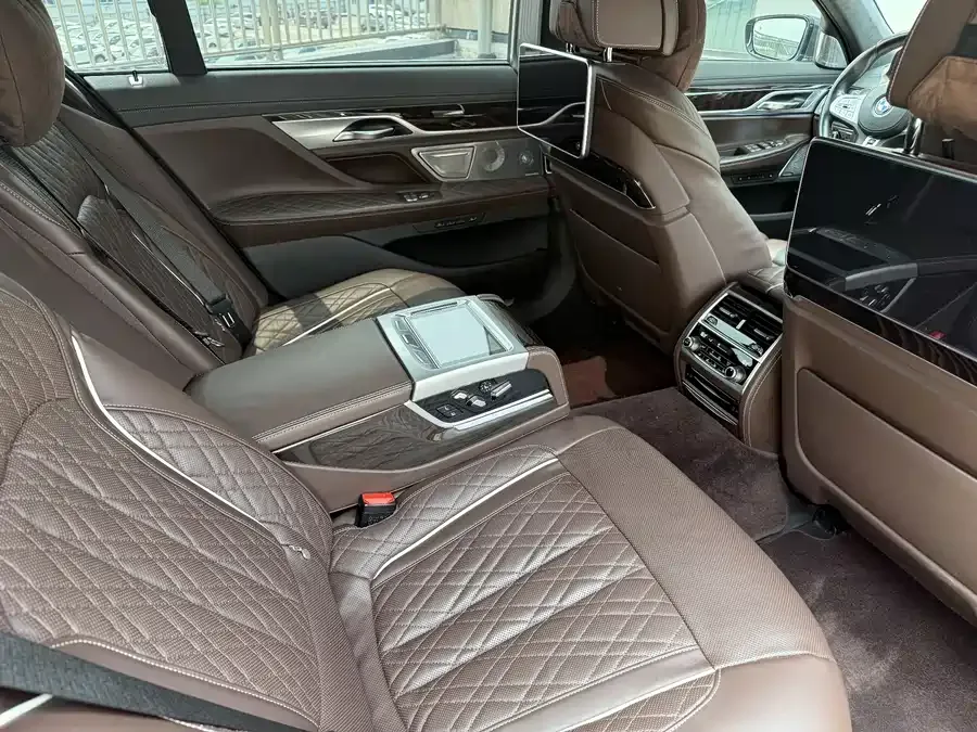BMW 7 Series BMW 7 Series 2022 740Li xDrive Executive M Sport Package 2022 — миниатюра 3