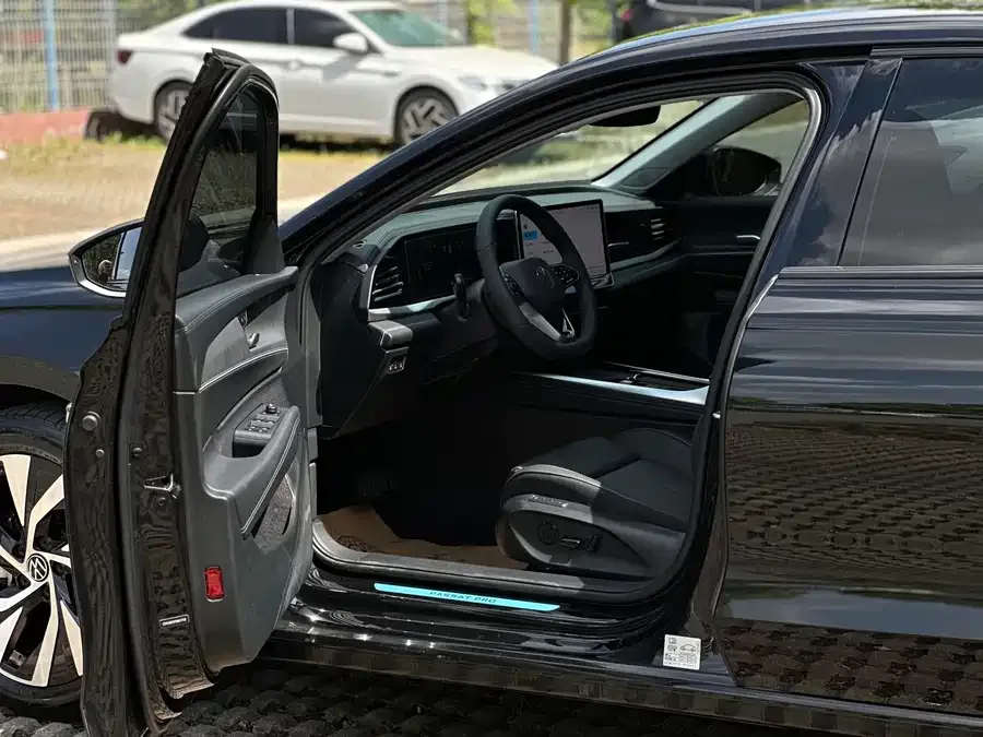 Volkswagen Passat 2025 Passat Pro 300TSI Starry Dragon Edition 2025 — миниатюра 2