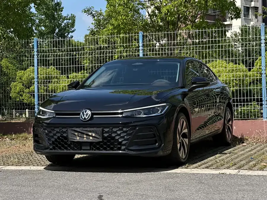 Volkswagen Passat 2025 Passat Pro 300TSI Starry Dragon Edition 2025 — фото 1, купить с доставкой в Москву
