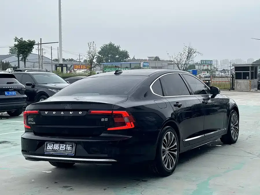 Volvo S90 2024 B5 Luxury Edition 2023 — миниатюра 3