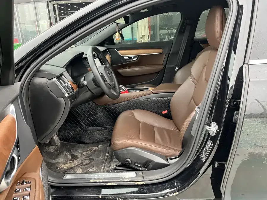 Volvo S90 2024 B5 Luxury Edition 2023 — миниатюра 4